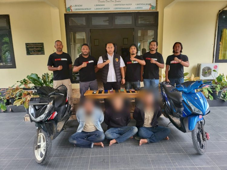 Polisi Amankan Tiga Orang Spesialis Curanik di Labuan Bajo, 16 Unit Handphone Disita