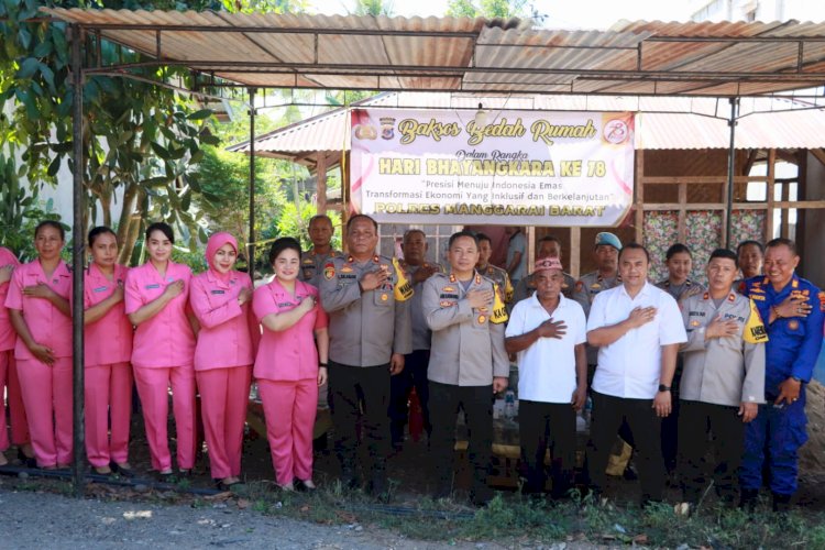 Sambut Hari Bhayangkara ke-78, Polisi Bedah Rumah Warga Tak Layak Huni di Labuan Bajo