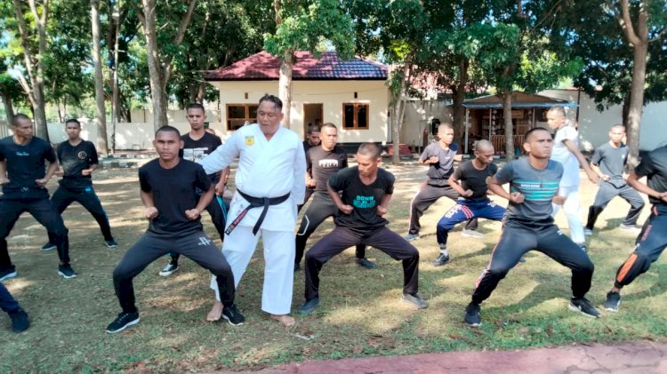 Polisi Bekali Ilmu Bela Diri Bagi Peserta Pelatihan Gada Pratama di Labuan Bajo