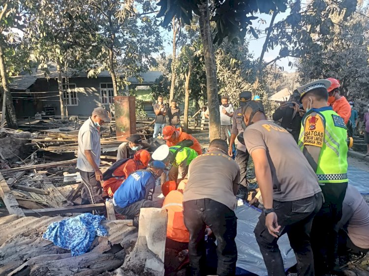 Polres Flotim Bergerak Cepat Bantu Korban Erupsi Gunung Lewotobi