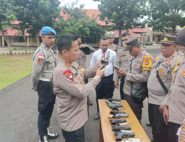 Jelang Nataru, Kapolres Mabar Cek Senpi Anggota Polres Mabar