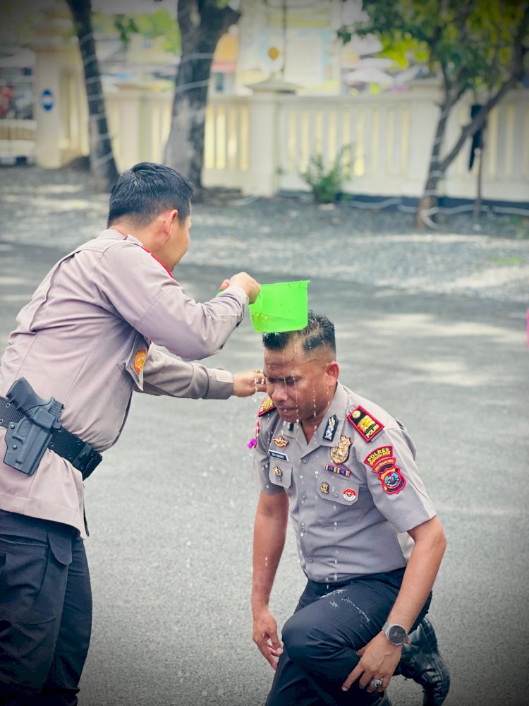 Jelang Tahun Baru 2025, 32 Personil Polri di Labuan Bajo Mendapatkan Kenaikan Pangkat