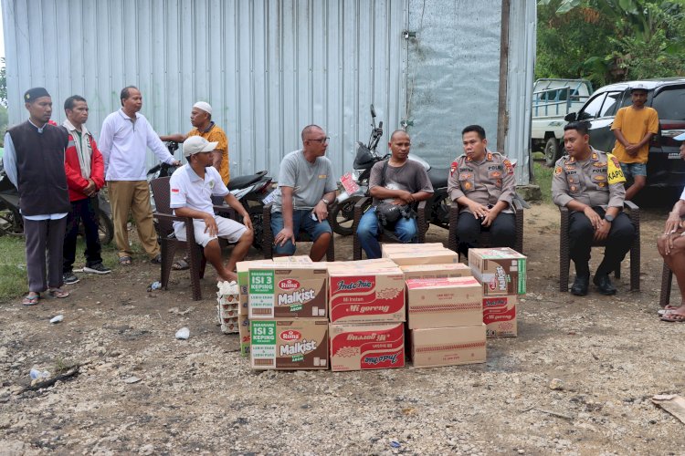 Tinjau Lokasi Kebakaran, Kapolres Mabar Berikan Bantuan Sembako Kepada Korban