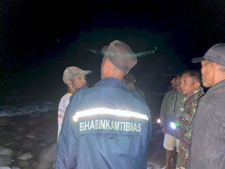 Tersapu Ombak, TNI-POLRI Lakukan Pencarian Korban Tenggelam di Pantai Roda Lembor Selatan