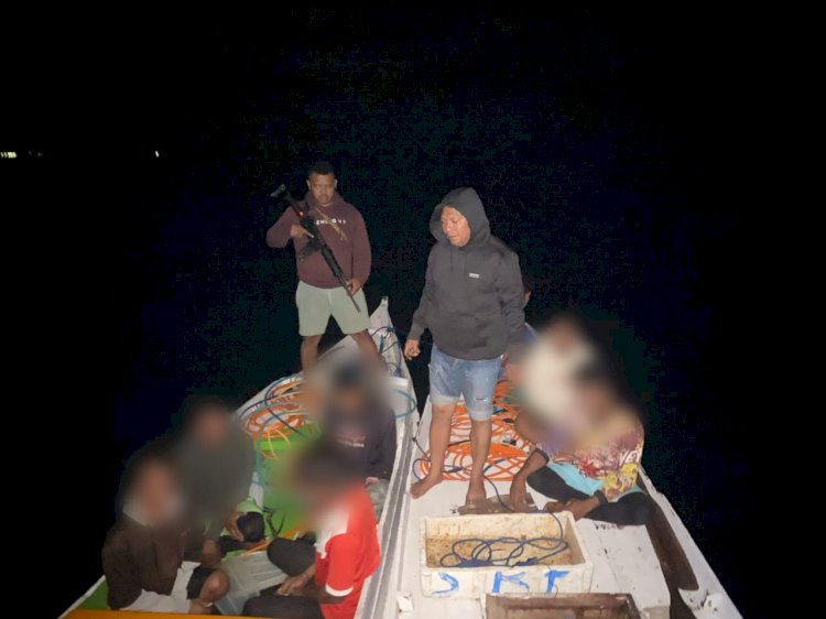 Tangkap Ikan Secara Ilegal, Dua Unit Perahu dan Puluhan Nelayan Diamankan Polisi