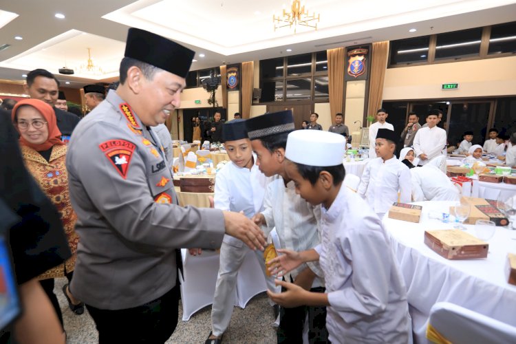 Berbagi Takjil dan Buka Puasa Bersama, Kapolri Perkuat Sinergi dengan Media dan Masyarakat