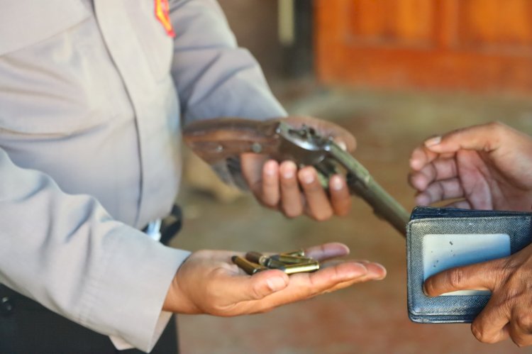 Jaga Integritas Kepolisian, Propam Polres Mabar Rutin Cek Senpi
