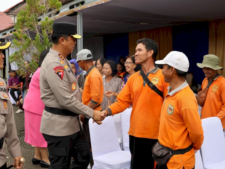 Sambut Hari Bhayangkara ke-79, Kapolda Kalteng Pimpin Bakti Kesehatan dan Serahkan Bansos untuk Petani di Gunung Mas