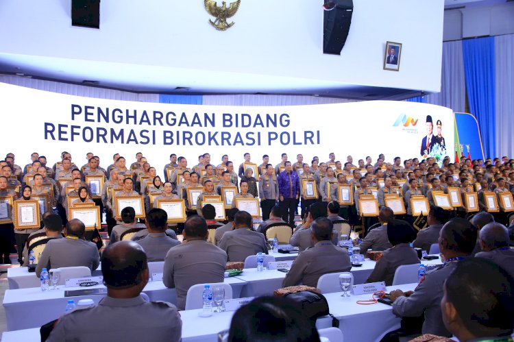 Menteri Rini Sampaikan Apresiasi Divisi Humas Polri Atas Penghargaan Zona Integritas