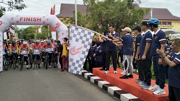 Ribuan Masyarakat dan Ratusan Hadiah Semarakkan Jalan Sehat dan Sepeda Santai Hari Bhayangkara ke -79 di Polda Kalteng
