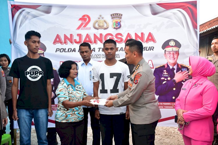 Anjangsana ke Anggota yang Sakit, Purnawirawan dan Warakawuri, Polda NTT Salurkan Bantuan Sosial Dalam Rangka HUT Bhayangkara ke-79
