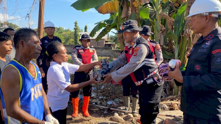Polda NTT Beri Bantuan Dinamo Air dan Perbaiki Sumur Demi Penuhi Kebutuhan Air Bersih Pengungsi Posko Konga