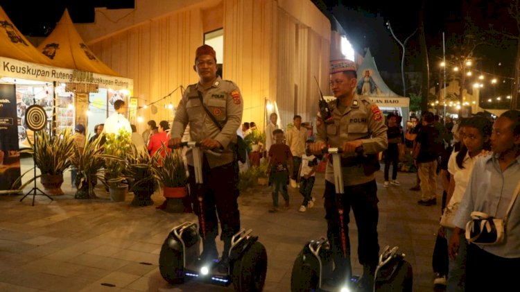 Promosikan Budaya Manggarai Barat, Polisi Gunakan Topi Re'a Saat Amankan Festival Golo Koe 2025
