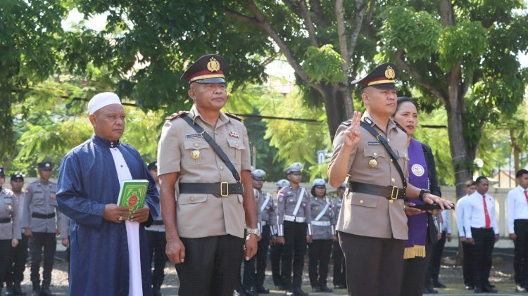 Mutasi, Dua Perwira Polres Mabar Diambil Sumpah Jabatan di Labuan Bajo
