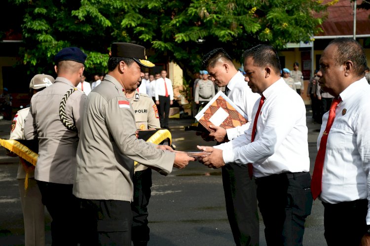 Penghargaan dan Apresiasi atas Dedikasi Luar Biasa, Tim Sus Pengungkapan Kasus Sebastian Bokol Terima Penghargaan Kapolda NTT