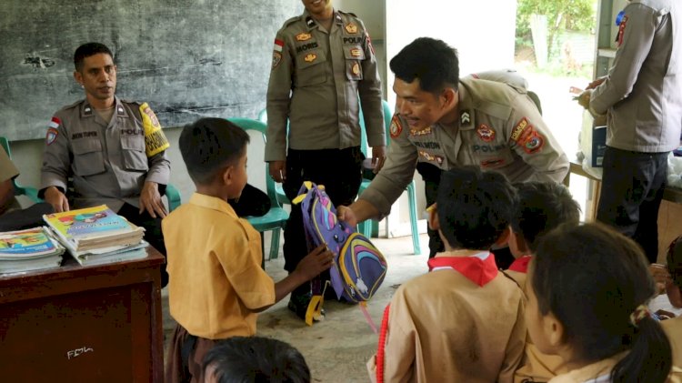 Kepedulian Tanpa Batas, Polres Mabar Salurkan Perlengkapan Sekolah di TRK Lobohusu