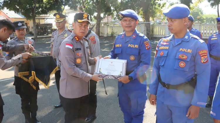 Berdedikasi dalam Misi SAR KLM. Putri Sakinah, Personel Polres Mabar Terima Penghargaan Gubernur NTT