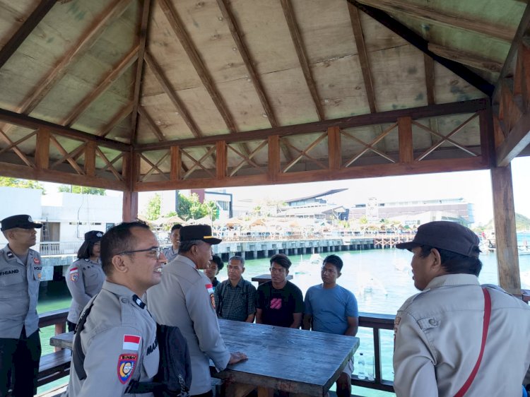 Suara dari Pesisir: Saat Nelayan Labuan Bajo 'Curhat' ke Polisi Soal Cuaca dan BBM