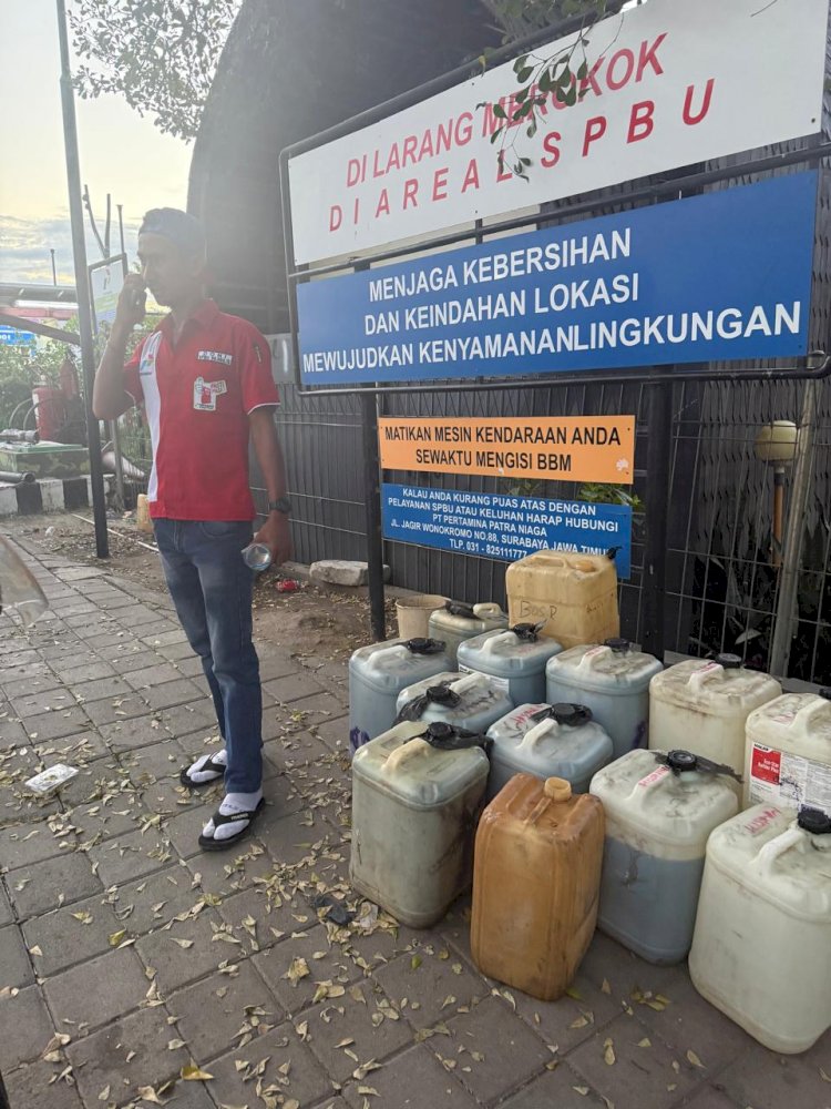 Respon Keluhan Masyarakat, Polisi Sidak Antrean Jerigen di SPBU Kampung Tengah