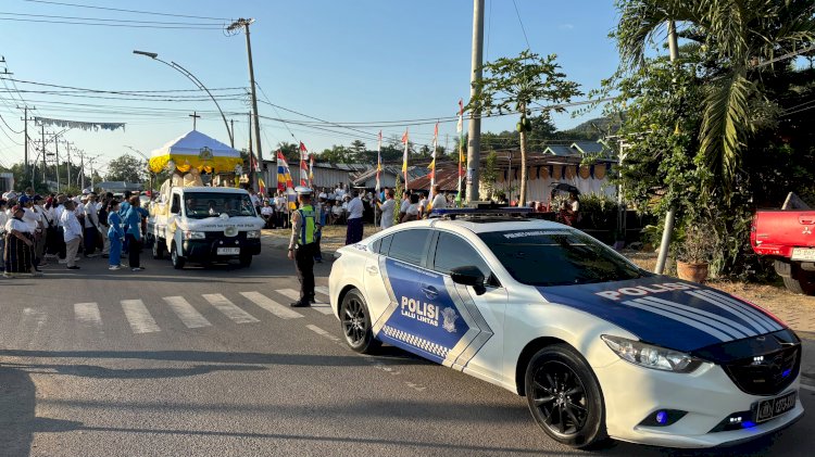 Melayani dengan Hati, Polres Mabar Pastikan Ribuan Umat Khidmat Jalani Prosesi Sakramen Mahakudus