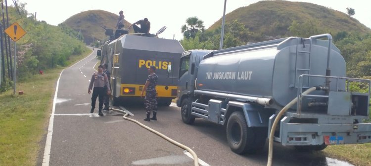 Sinergi TNI-POLRI dan Damkar Jinakkan Kebakaran Savana Bukit Silvia Labuan Bajo