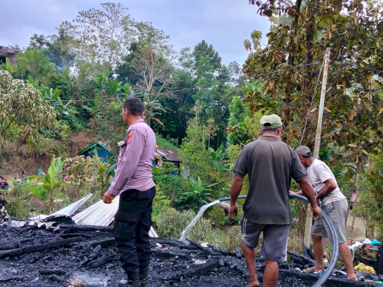 Fokus Galang Bantuan, Kapolsek Kuwus Tegaskan Kebakaran Rumah di Compang Kules Bukan Sabotase