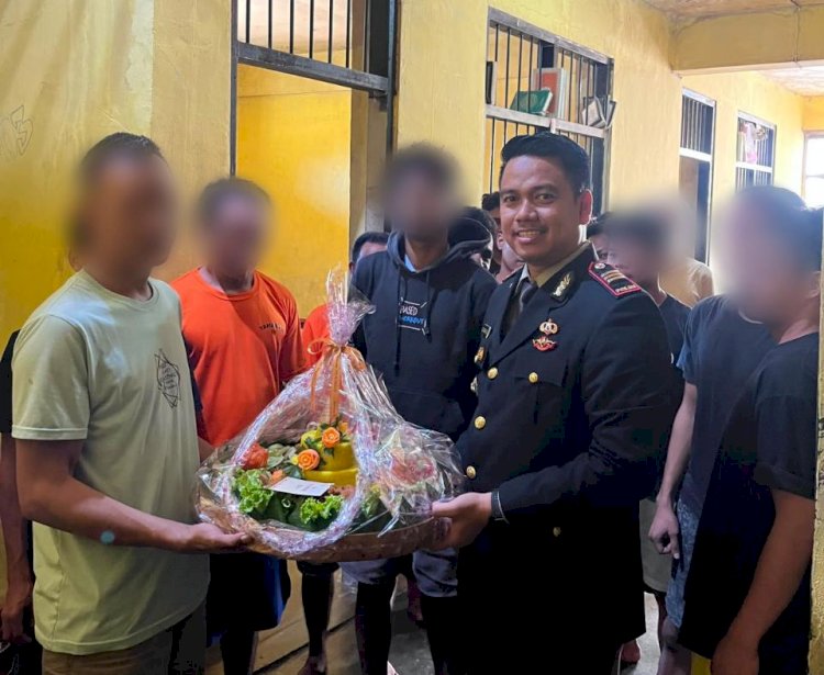 Melebur Sekat di Balik Jeruji: Kehangatan Hari Bhayangkara ke-80 di Rutan Polres Manggarai Barat