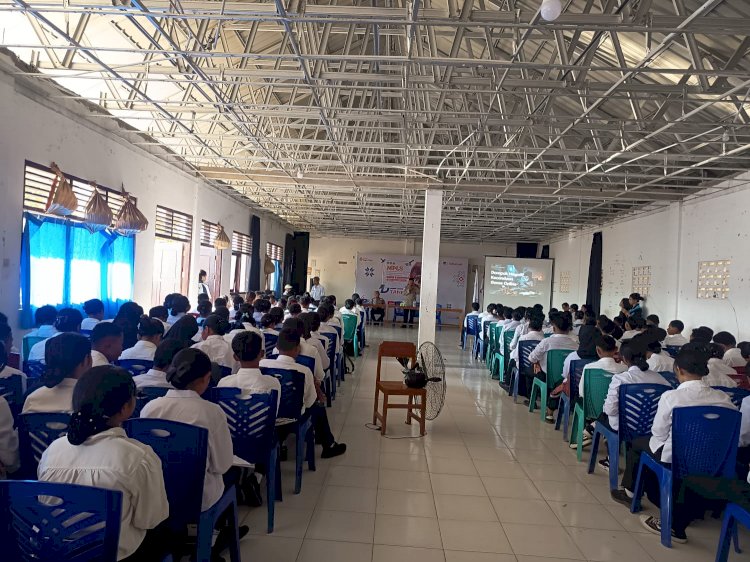 Bentengi Generasi Muda, Sat Binmas Polres Mabar Beri Edukasi Digital di MPLS SMKN 3 Komodo