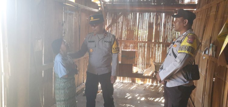Sentuh Lansia dan Disabilitas di Pelosok Manggarai Barat, Polsek Sano Nggoang Salurkan Bantuan Sembako