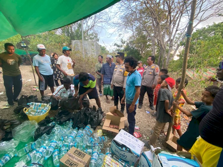 Instruksi Kapolda NTT, Polres Mabar Menembus Gelombang Salurkan Bantuan Gempa ke Pulau Longos