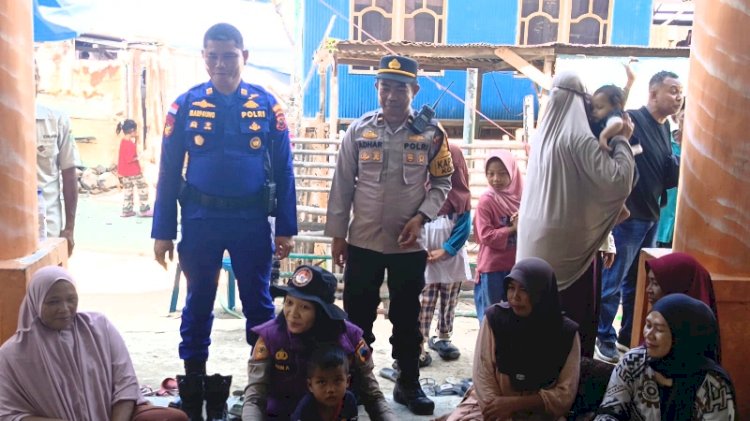 Pulihkan Trauma Anak dan Ibu Pasca-Gempa Flores, Tim Gabungan Polres Mabar dan BKO Polda Jateng Sambangi Pulau Terluar