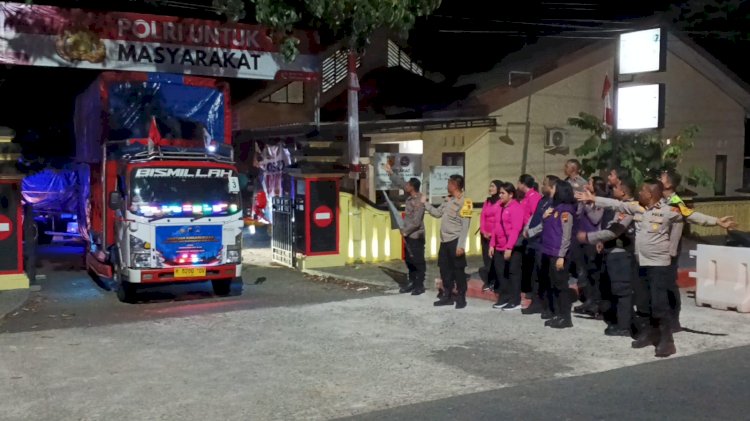 Komitmen Kemanusiaan Tanpa Batas, Polda Jateng Kirim Puluhan Ton Logistik Lewat Polres Manggarai Barat