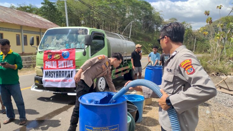 Krisis Air Bersih Pasca-Gempa dan Kemarau, Polres Manggarai Barat Salurkan 20 Ribu Liter Air Bersih