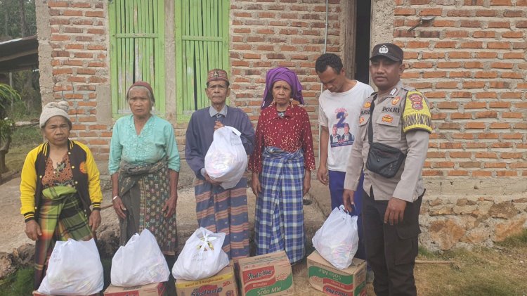 Tanggap Bencana Gempa Flores, Bhabinkamtibmas Mulai Salurkan Paket Bantuan dari Mabes Polri