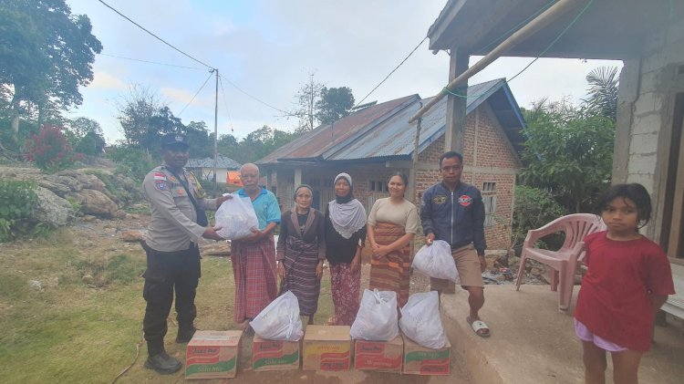 Tanggap Bencana Gempa Flores, Bhabinkamtibmas Mulai Salurkan Paket Bantuan dari Mabes Polri