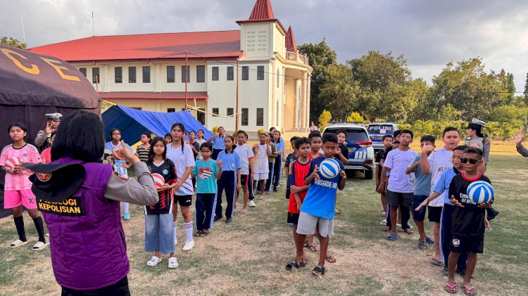 Kembalikan Ceria Pasca-Gempa, Polri Gelar Layanan Trauma Healing Bagi Penghuni Asrama di Labuan Bajo