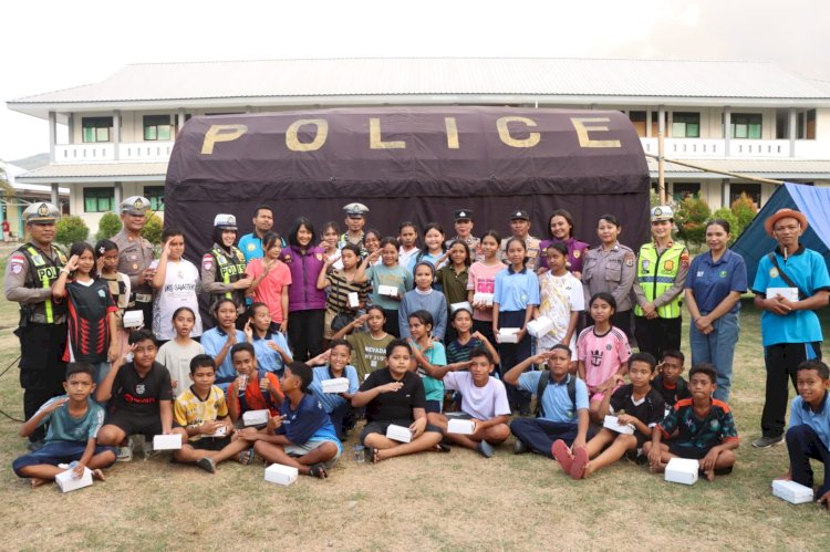 Kembalikan Ceria Pasca-Gempa, Polri Gelar Layanan Trauma Healing Bagi Penghuni Asrama di Labuan Bajo