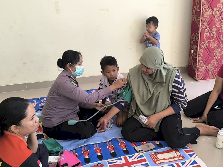 Tanggap Bencana Gempa Flores: Sidokkes Polres Mabar Sisir Kesehatan Warga Rusun dan Anak-Anak