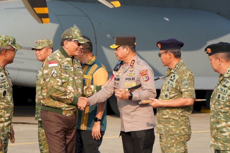 Kapolda NTT Irjen Pol. Reza Arief Dewanto Sambut Kedatangan Menteri Pertahanan RI di Kupang