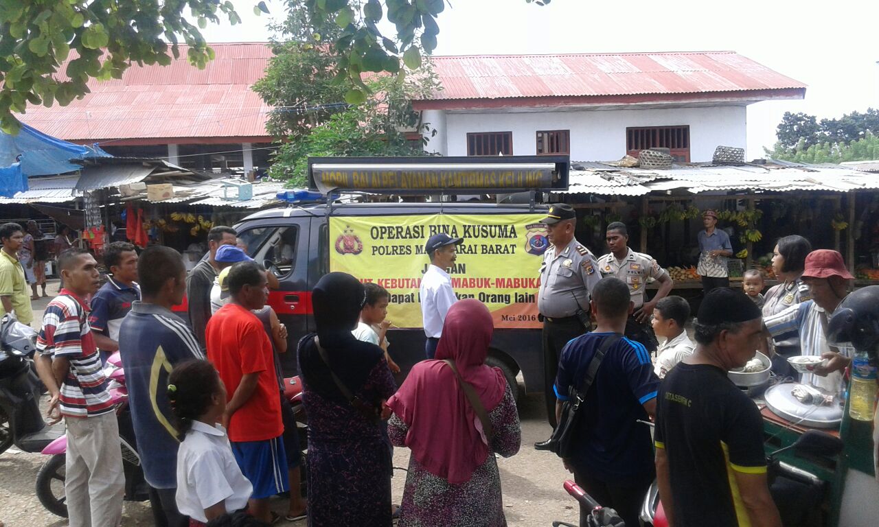 Kasat Binmas Polres Manggarai Barat Pimpin Anggota Laksanakan Operasi Bina Kusuma di Pasar Wae Kesambi