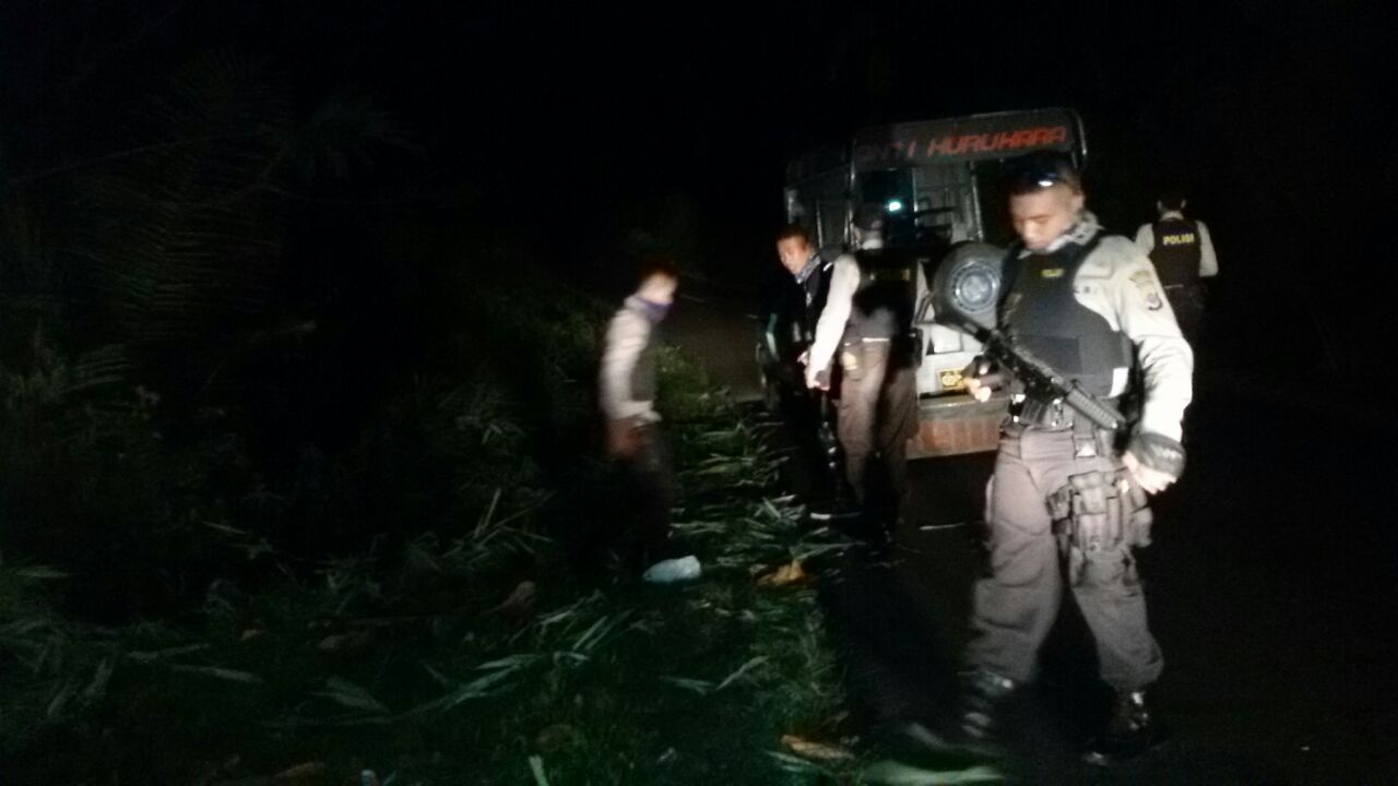 Personel Polres Mabar Patroli Sterilkan Jalur Etape 5 Tour de Flores