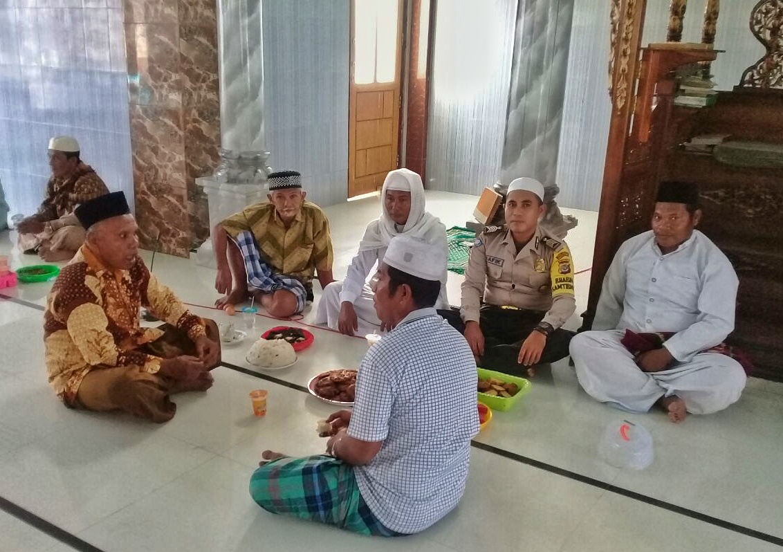 Bhabinkamtibmas Desa Seraya Maranu Silaturahmi dengan para tokoh Agama