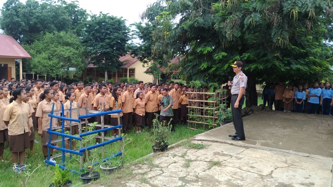 Kunjungi SMA N 1 Komodo, Kapolres Manggarai Barat himbau para pelajar agar bijak gunakan Medsos
