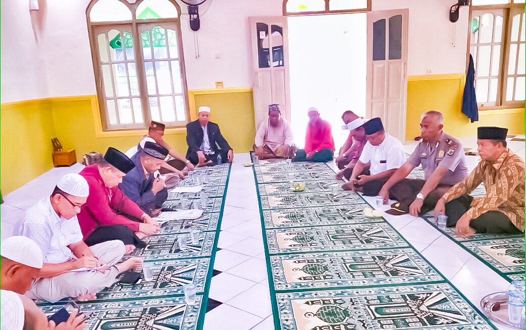 AKP H. Djainudin beri himbauan Kamtibmas pada acara Muscab MUI tingkat kecamatan Komodo di Masjid Al-Muhajirin