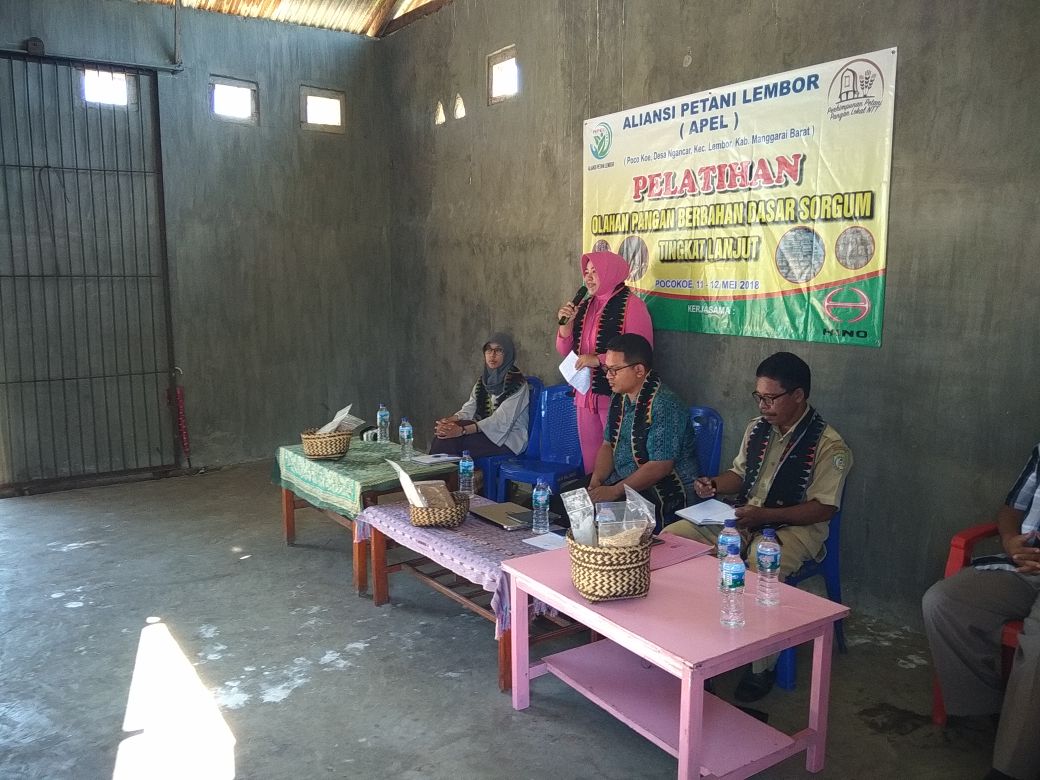 Bhayangkari Peduli Pangan, Menjadi Salah Satu Narasumber Pelatihan Olahan Pangan Bahan Dasar Sorgum Desa Ngancar Lembor