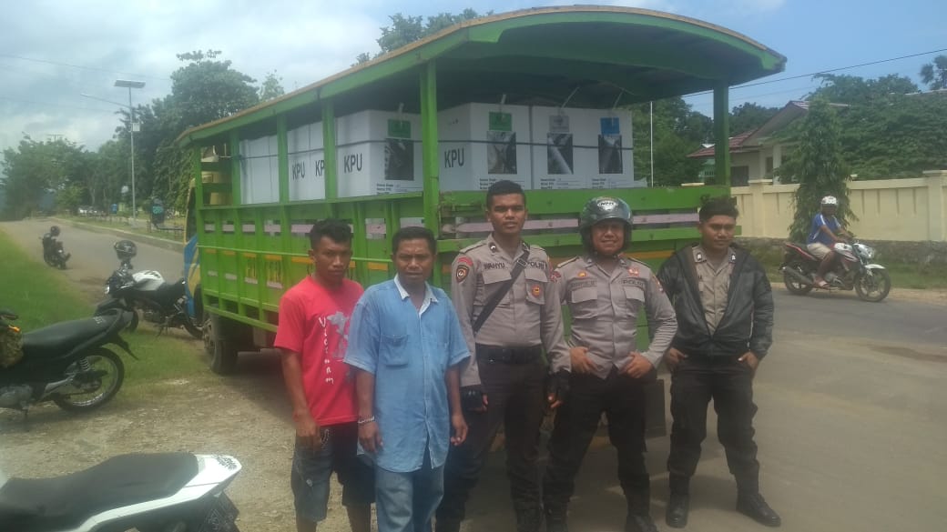 Salurkan Logistik Pemilu 2019 di Kecamatan Sano Nggoang, Personel Polres Mabar Bantu Pengawalan
