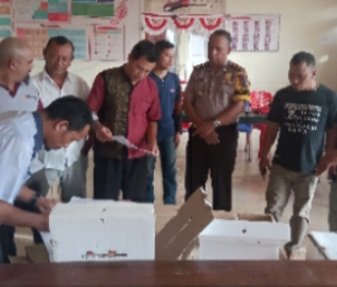 Persiapan Sengketa Pemilu, Wakapolres Mabar Saksikan Pembukaan Kotak PPK Pemilu 2019 di KPU Mabar