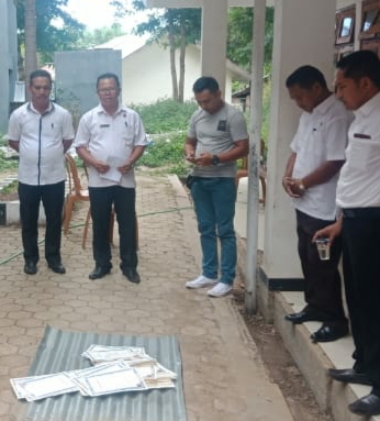 3 Personel Polres Mabar Ikut Saksikan Pemusnahan Blanko Ijazah SMP milik Dinas PKO Mabar