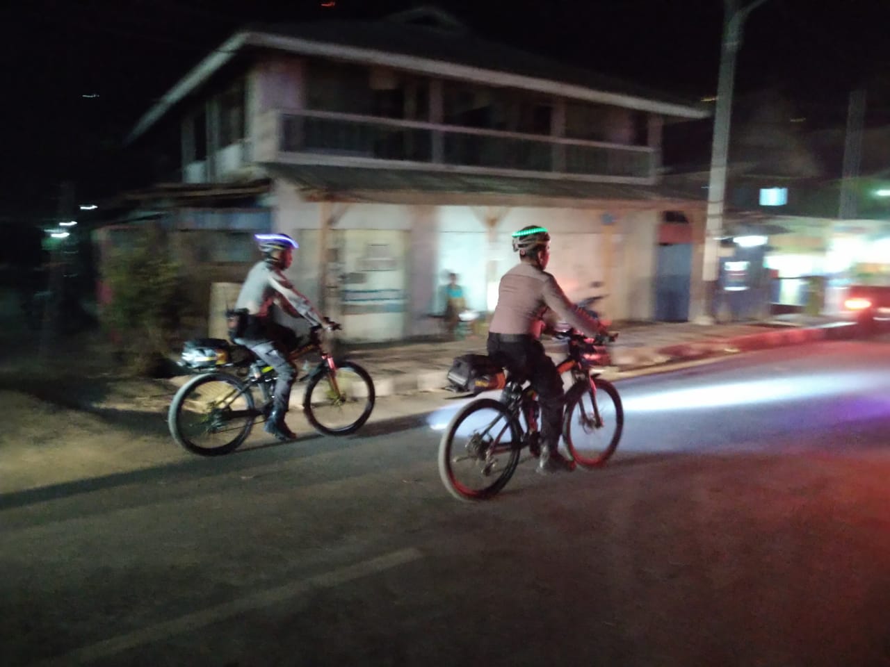 Tak Biasa, Polres Mabar Gelar Patroli Sepeda Sisir Kota Labuan Bajo