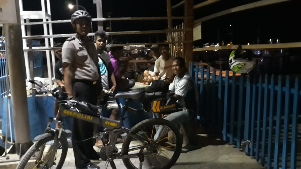 Personel KP3 Laut Polres Mabar Patroli Malam Gunakan Sepeda